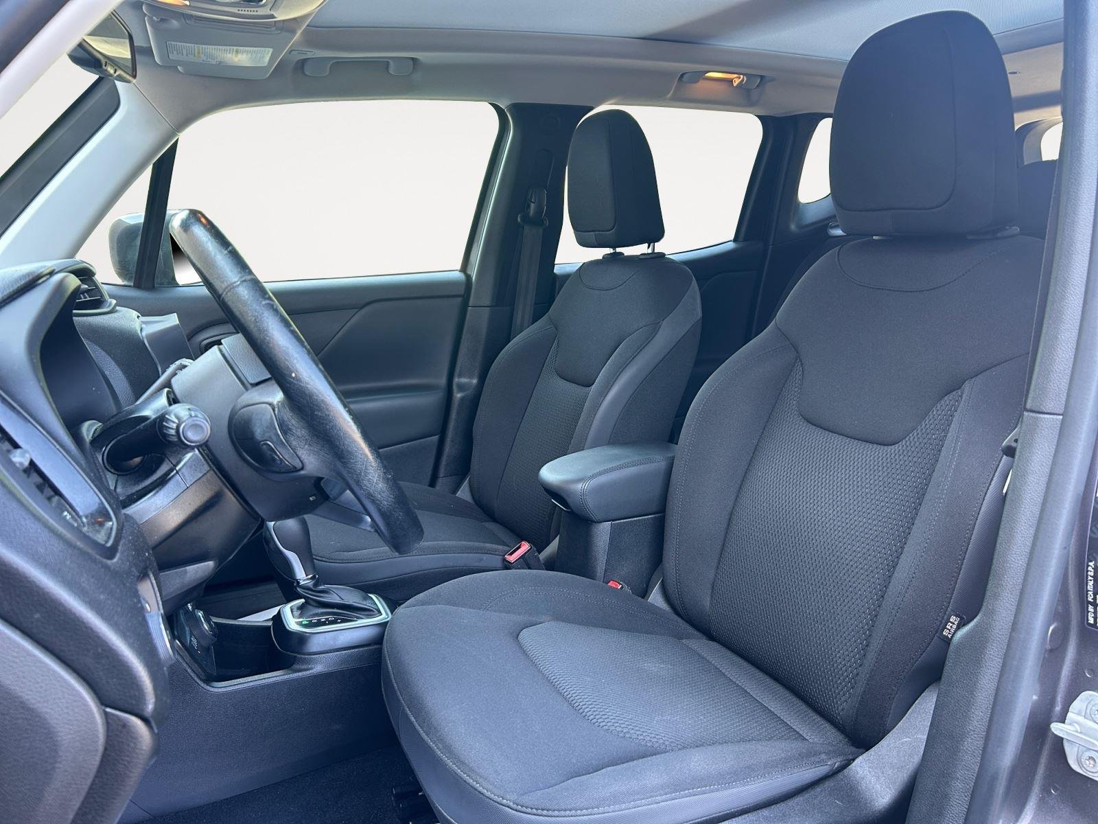 Used 2018  JEEP ALTITUDE image 9