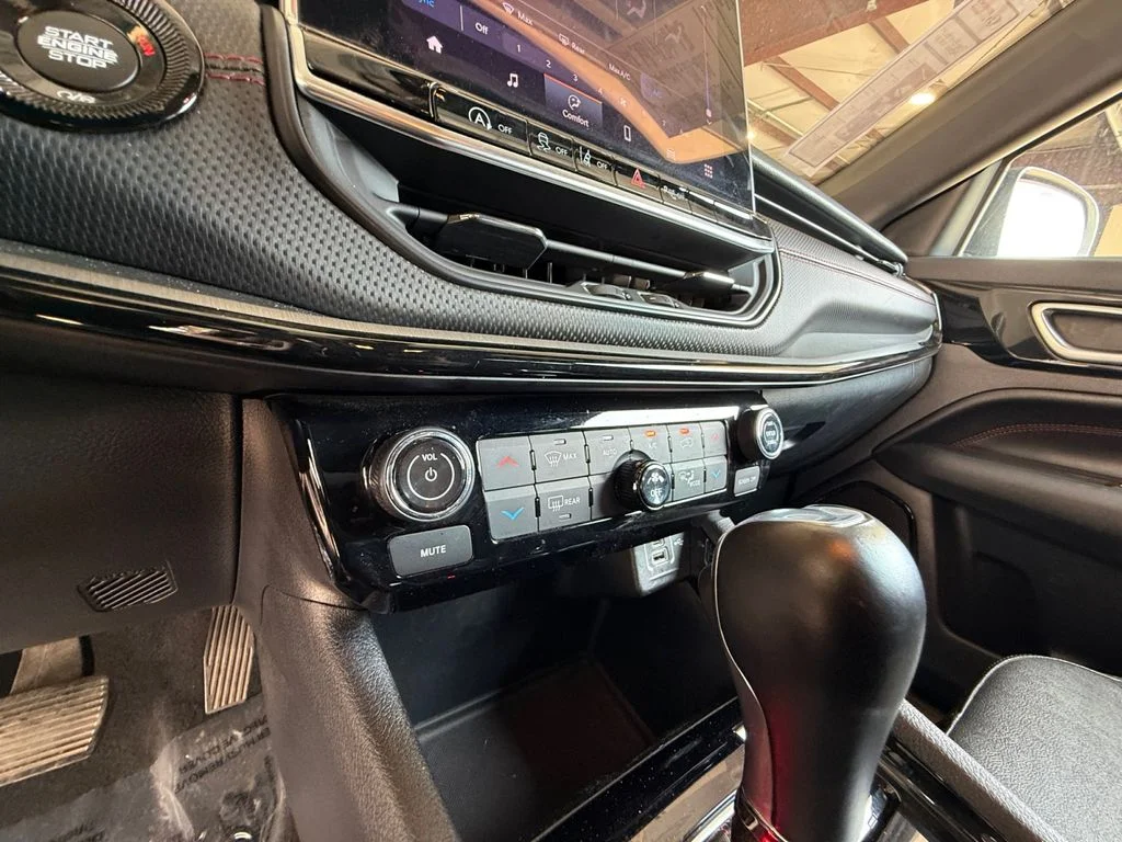 Used 2025 Silver Jeep Trailhawk image 23