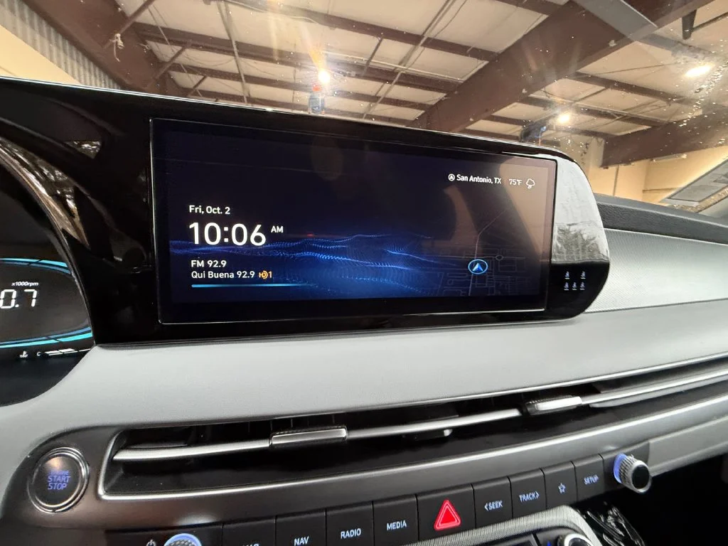 Used 2025 Silver Hyundai SEL image 21