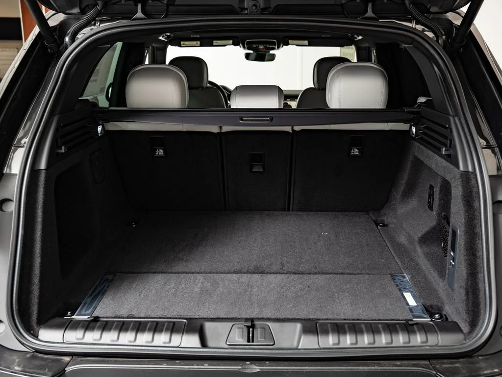 New 2026 Carpathian Grey Land Rover SE image 21