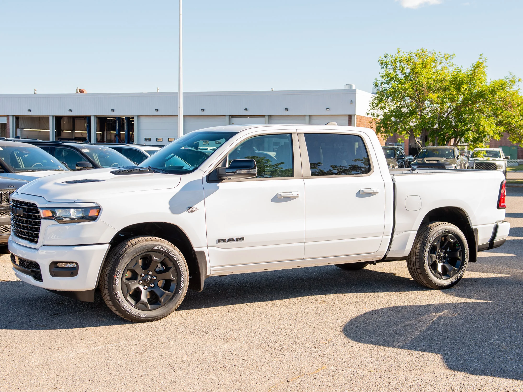 New 2026 White RAM Sport* Crew Cab 4x4, 5.7L HEMI V8, Panoramic Sunroof, 3.92 Rear Axle image 3