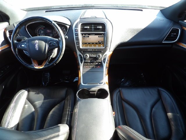Used 2016 Black Velvet Lincoln Select image 21