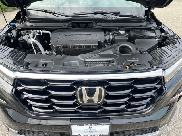 Used 2024 Crystal Black Pearl Honda Touring image 9