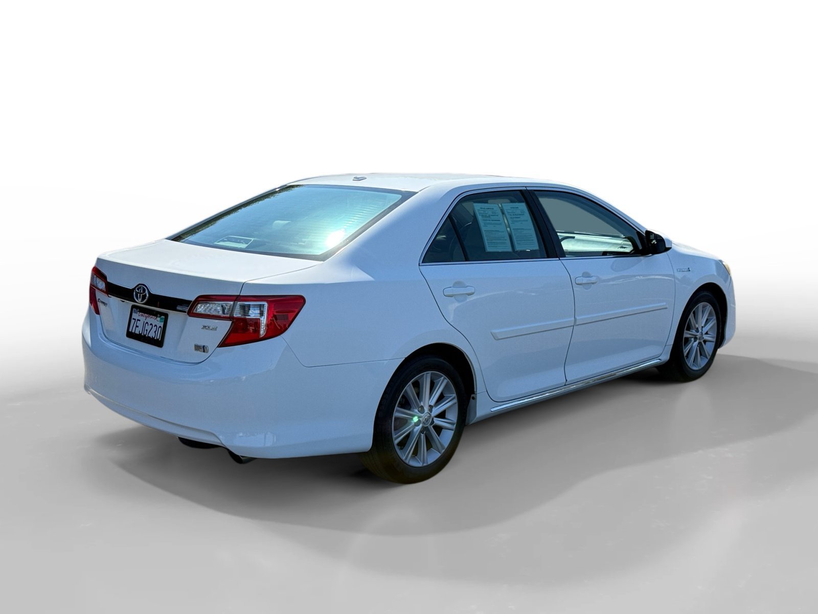 Used 2014 Super White Toyota XLE image 5