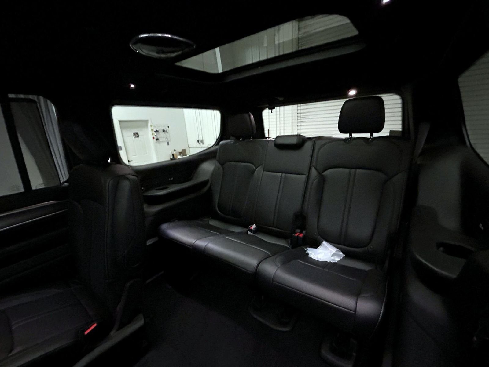 New 2026 Velvet Red Pearl-Coat Exterior Paint Jeep Limited Reserve image 19