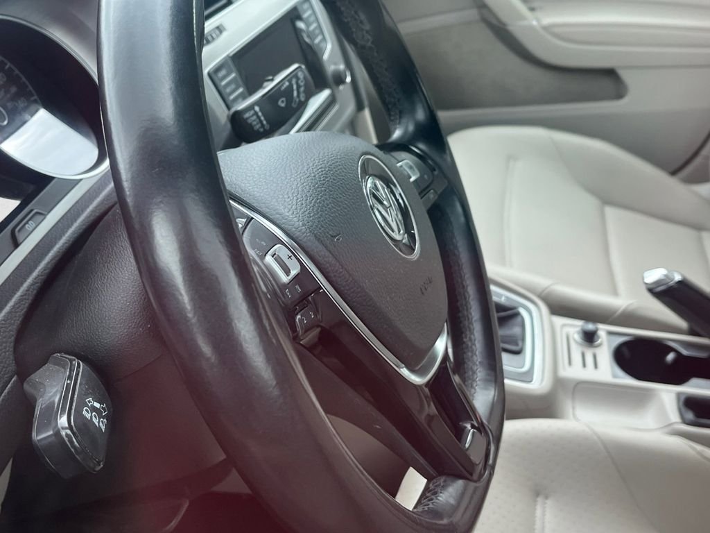 Used 2015 Blue Volkswagen TDI S 4-Door image 7