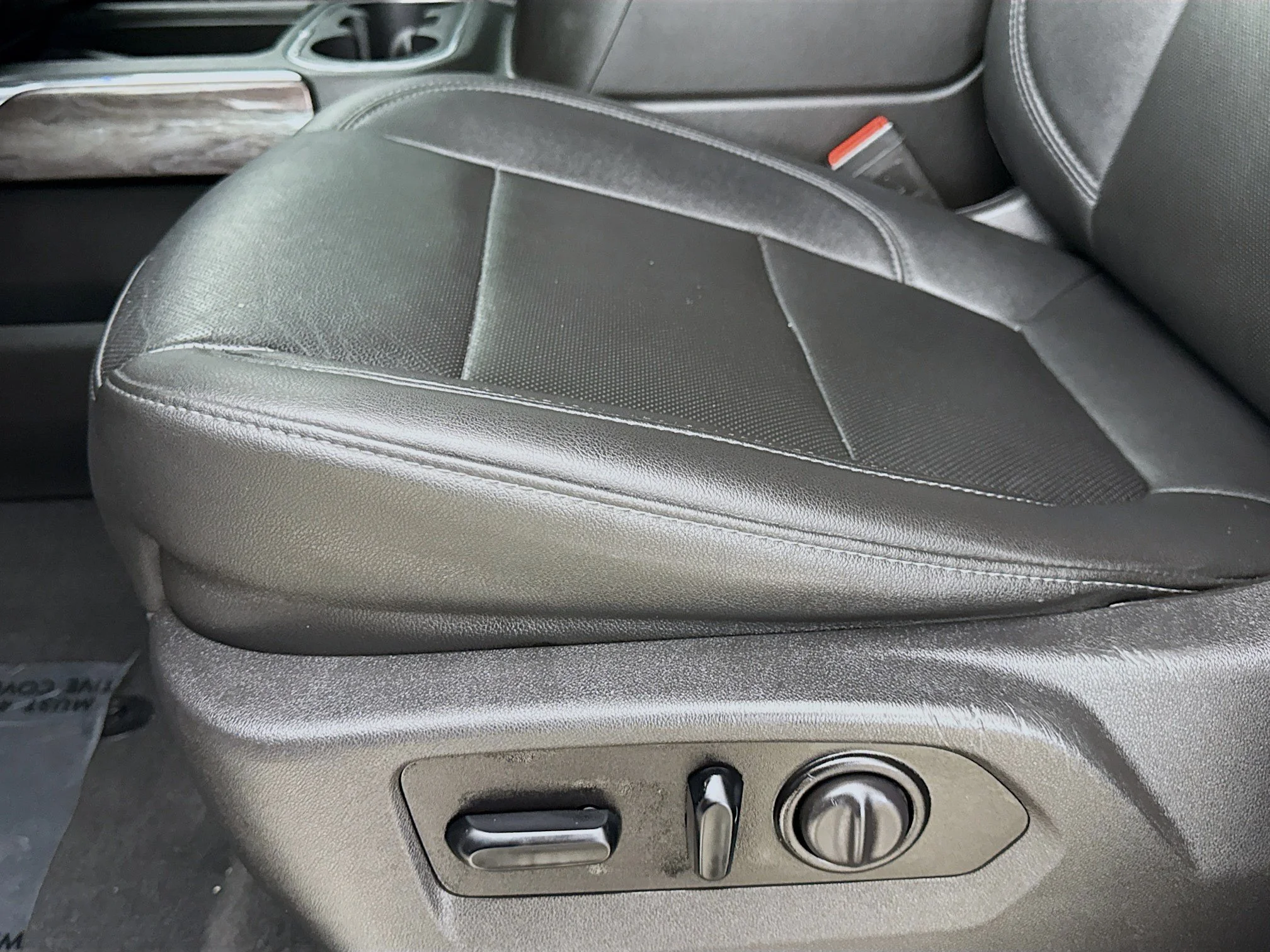Used 2021 IRIDESCENT PEARL TRICOAT Chevrolet LTZ image 22