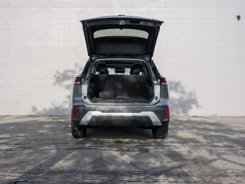 New 2026 Platinum Gray Metallic Volkswagen 2.0T SE image 6