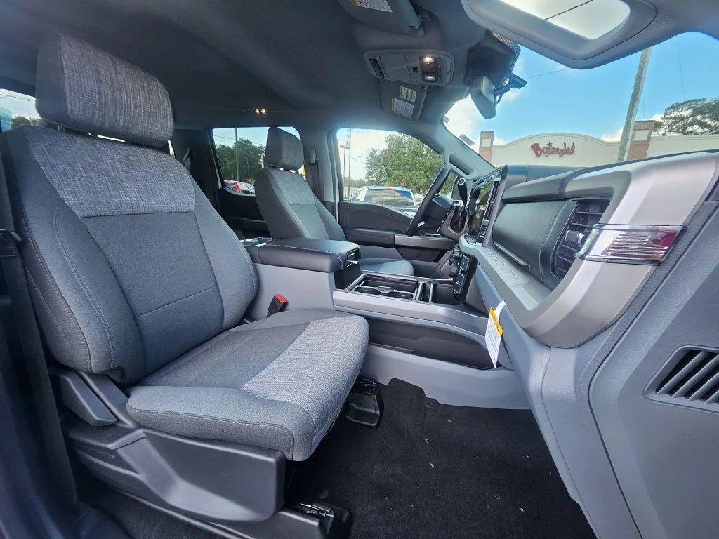 New 2027 Oxford White Ford F-350® XLT image 28