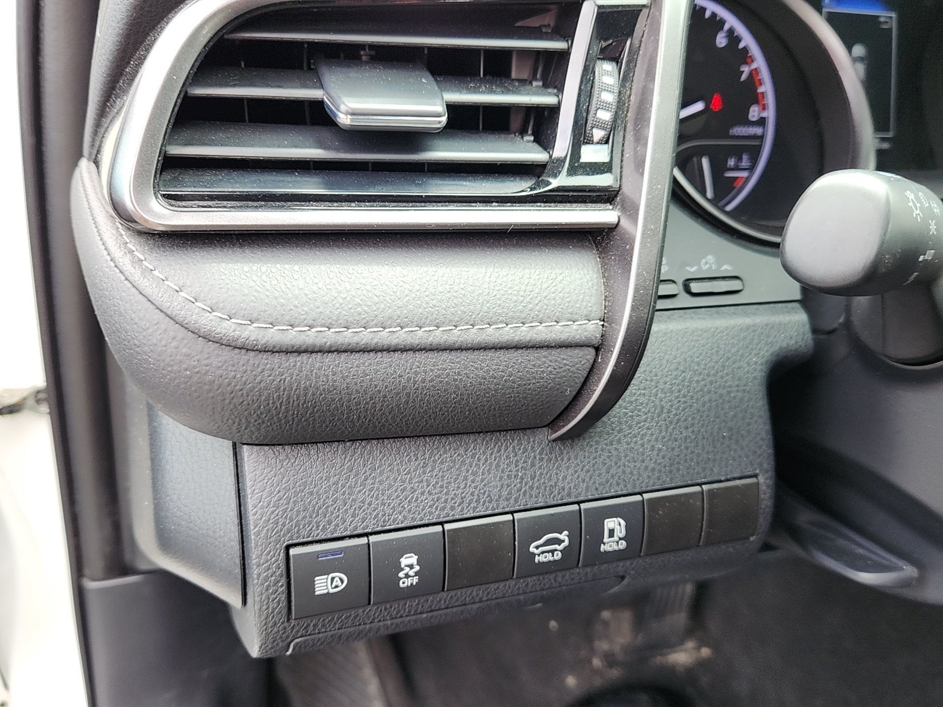 Certified Used 2024 Ice Cap Toyota SE image 12