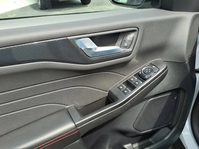 2025 Ford Escape Hybrid ST-Line Select - Photo 11