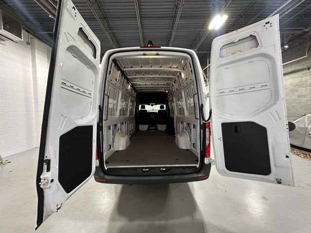 New 2026  Mercedes-Benz Cargo 170 WB image 19