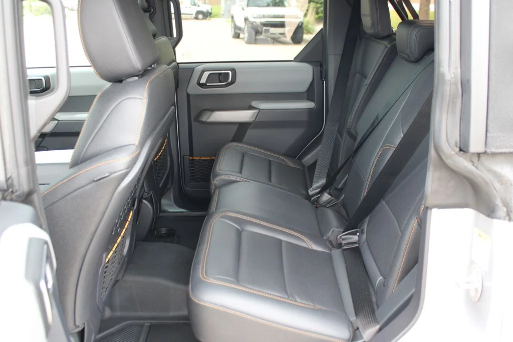 Used 2022 Silver Ford Badlands image 7
