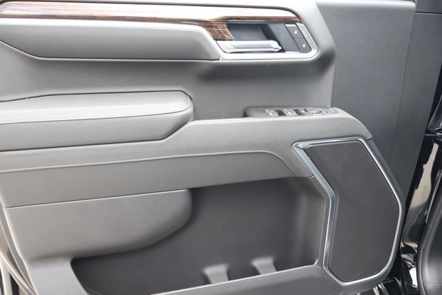 New 2026 Onyx Black GMC SLE image 13