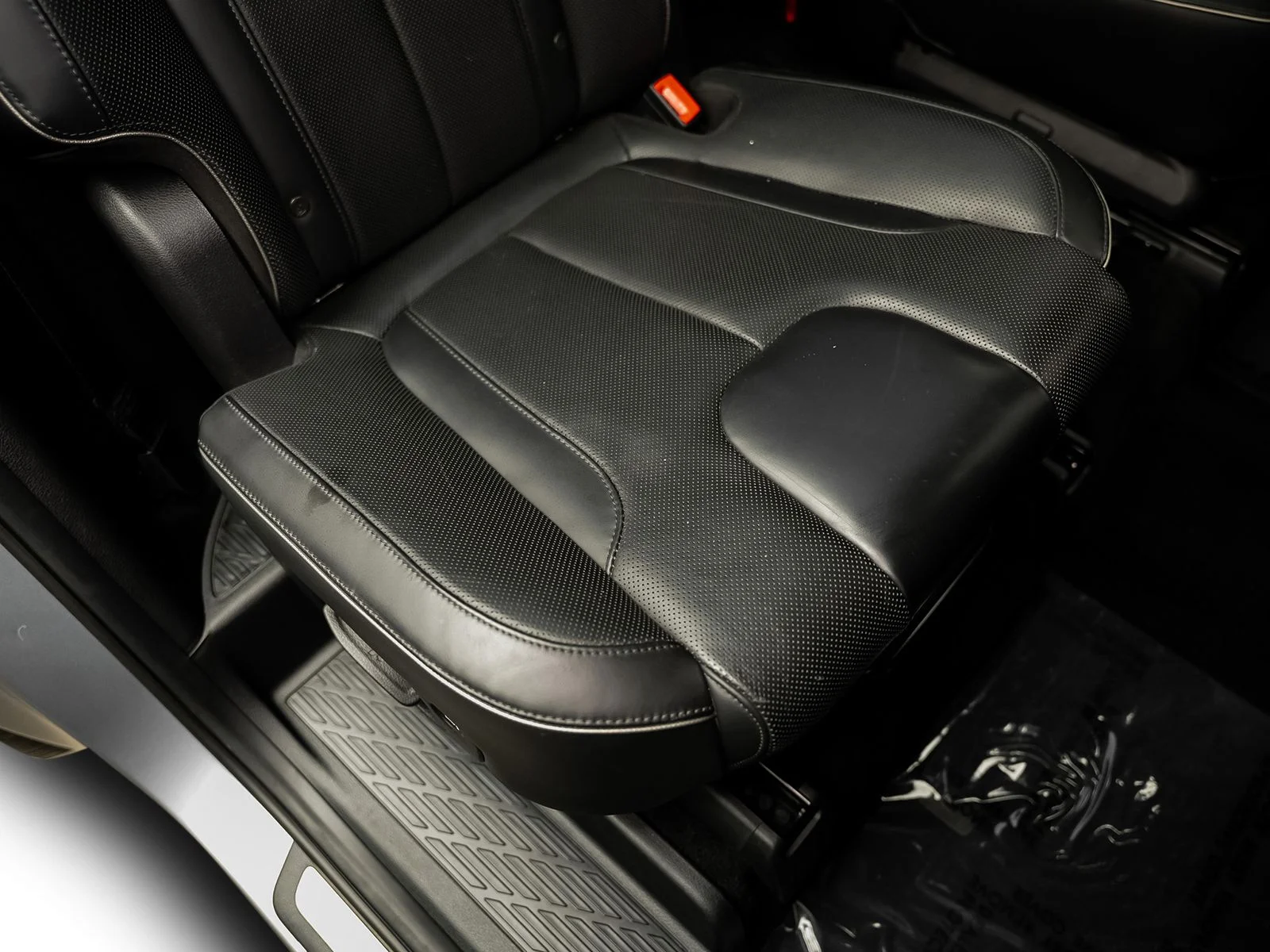 Used 2020 Silver Hyundai Limited image 36
