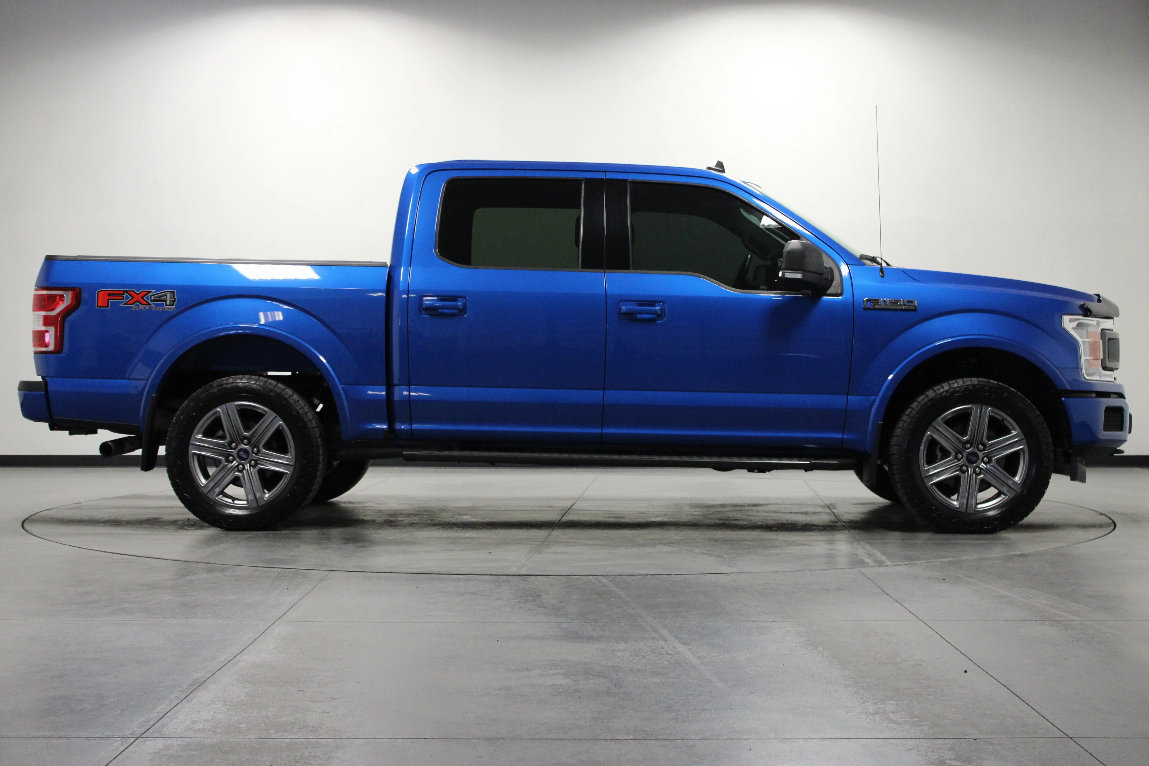 Used 2019 Velocity Blue Metallic Ford XLT image 3