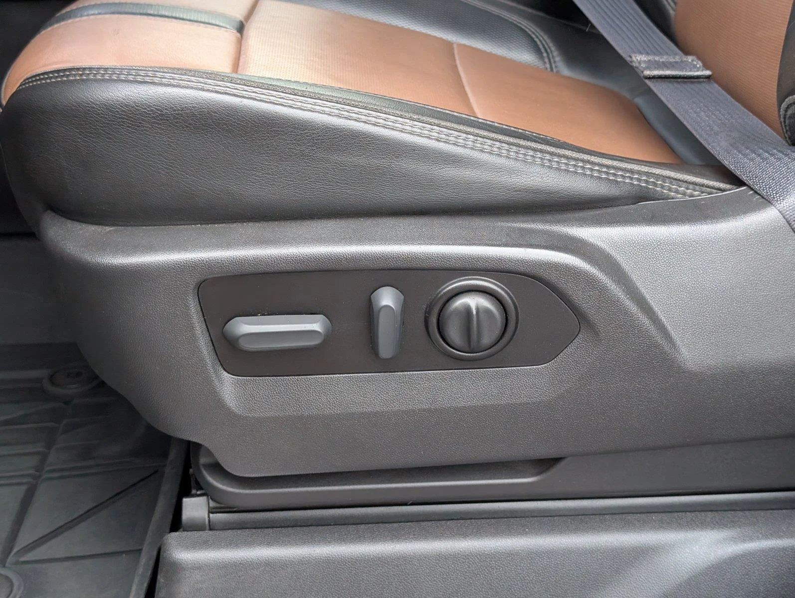Used 2022 NORTHSKY BLUE METALLIC Chevrolet High Country image 18