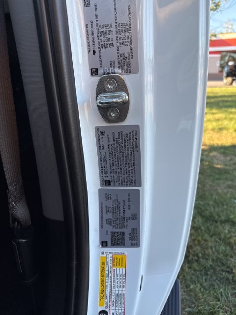 Used 2022 White GMC SLE image 23