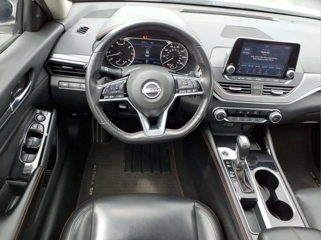 Used 2024 White Nissan 2.5 SR image 13