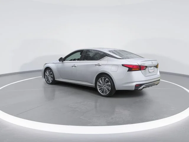 Used 2023 Silver Nissan 2.5 SL image 6