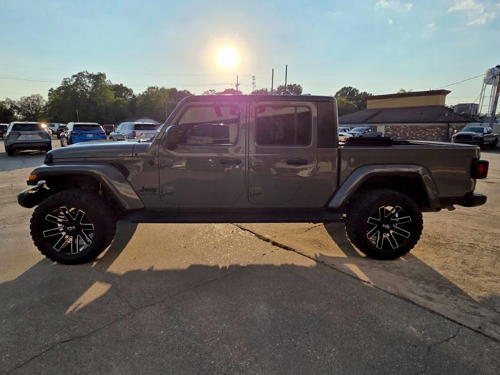 Used 2021 Gray Jeep Willys image 6