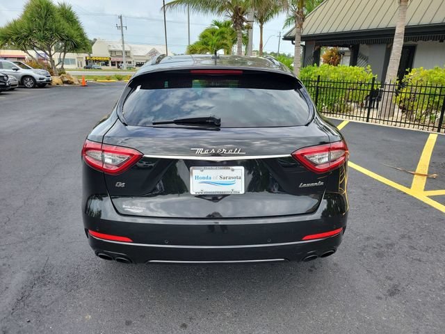 Used 2019 Nero Maserati Base image 8