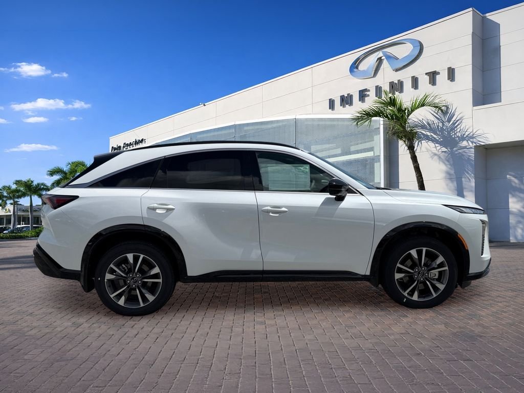 New 2027 RADIANT WHITE INFINITI Luxe AWD image 8