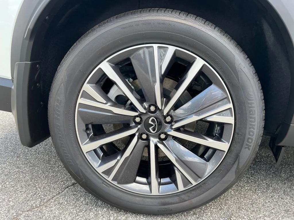 New 2027 RADIANT WHITE INFINITI Luxe FWD image 21