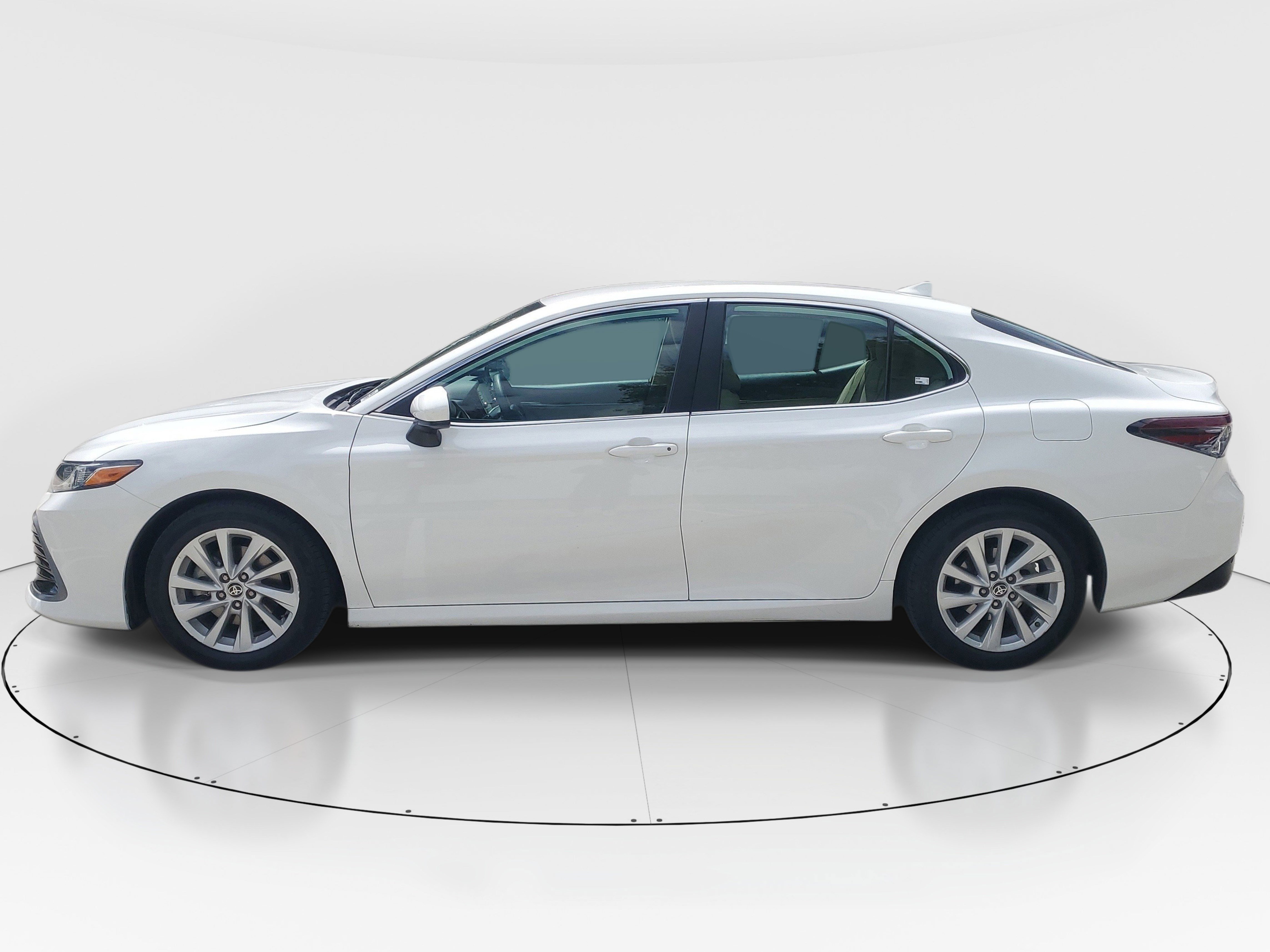 Used 2023 Ice Toyota LE image 6