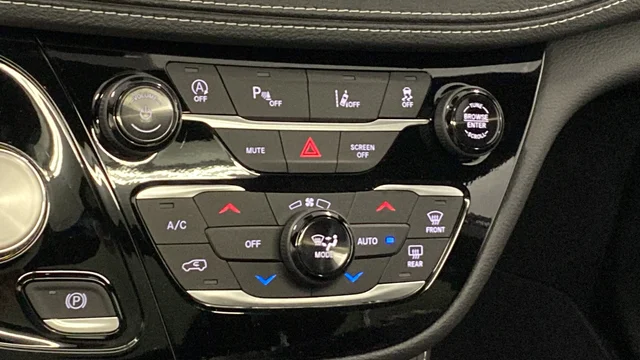 2026 Chrysler Pacifica Limited - Photo 32