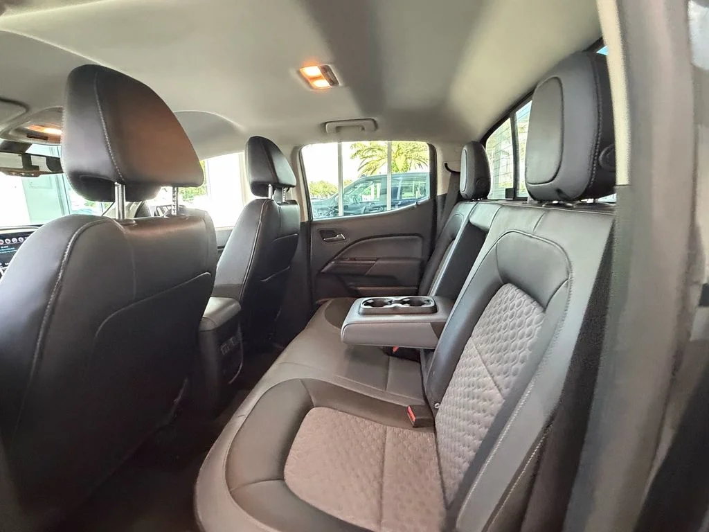 Used 2018 Black Chevrolet Z71 image 11