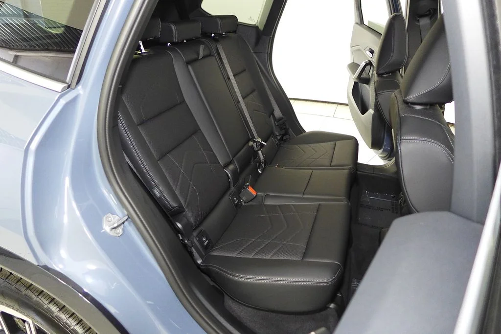 Used 2025  BMW xDrive28i image 19
