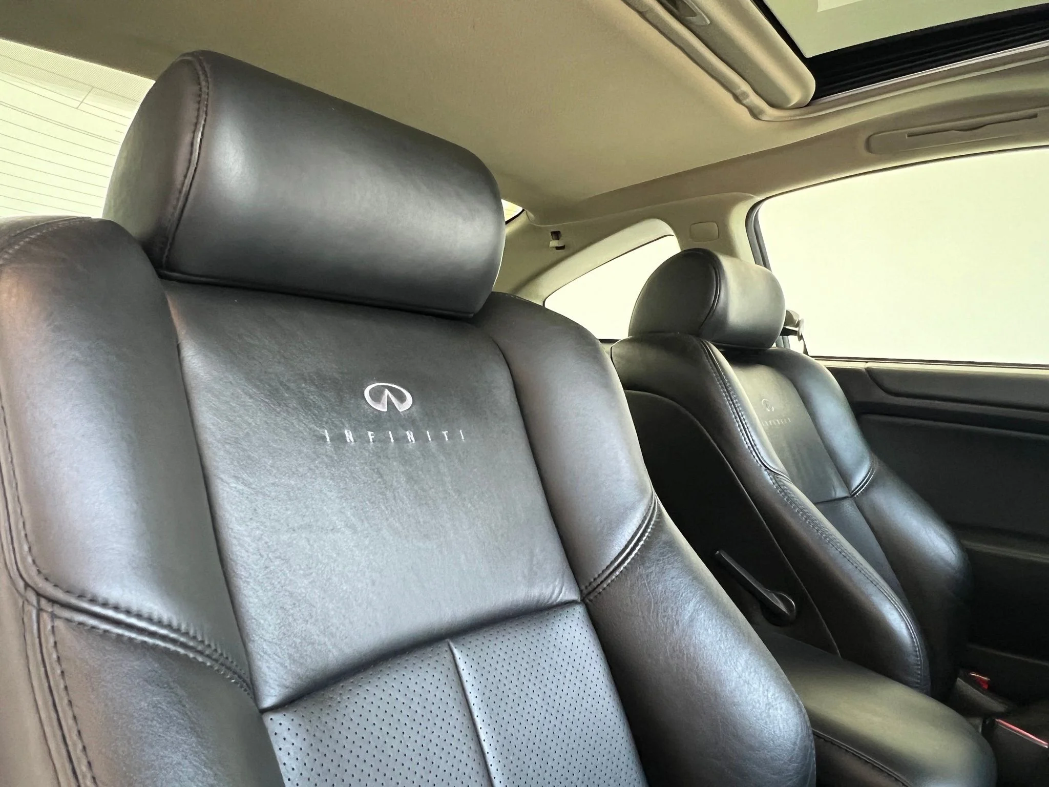 Used 2003  INFINITI Base image 21