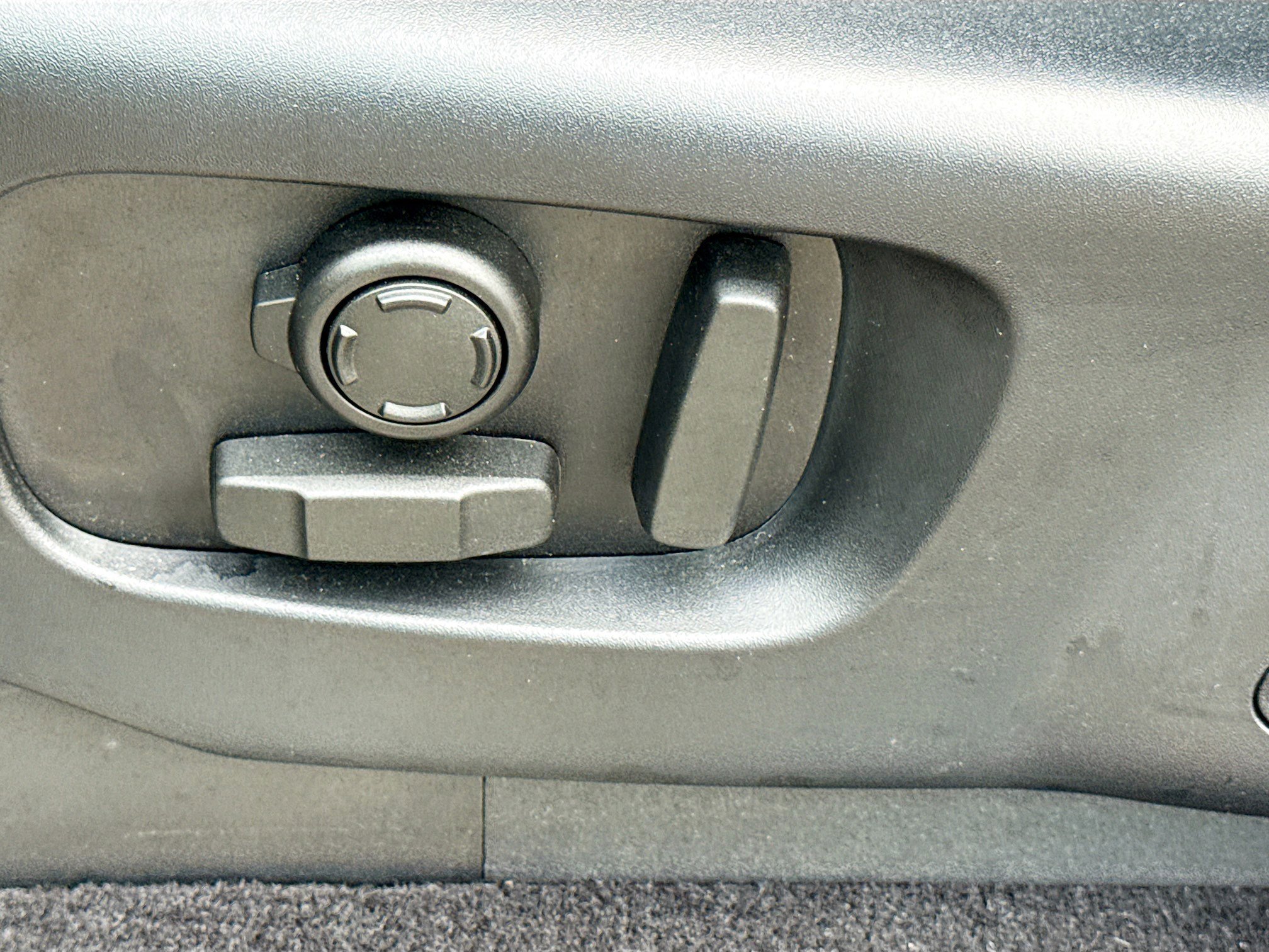 Certified Used 2025 Silver Land Rover Dynamic SE image 26