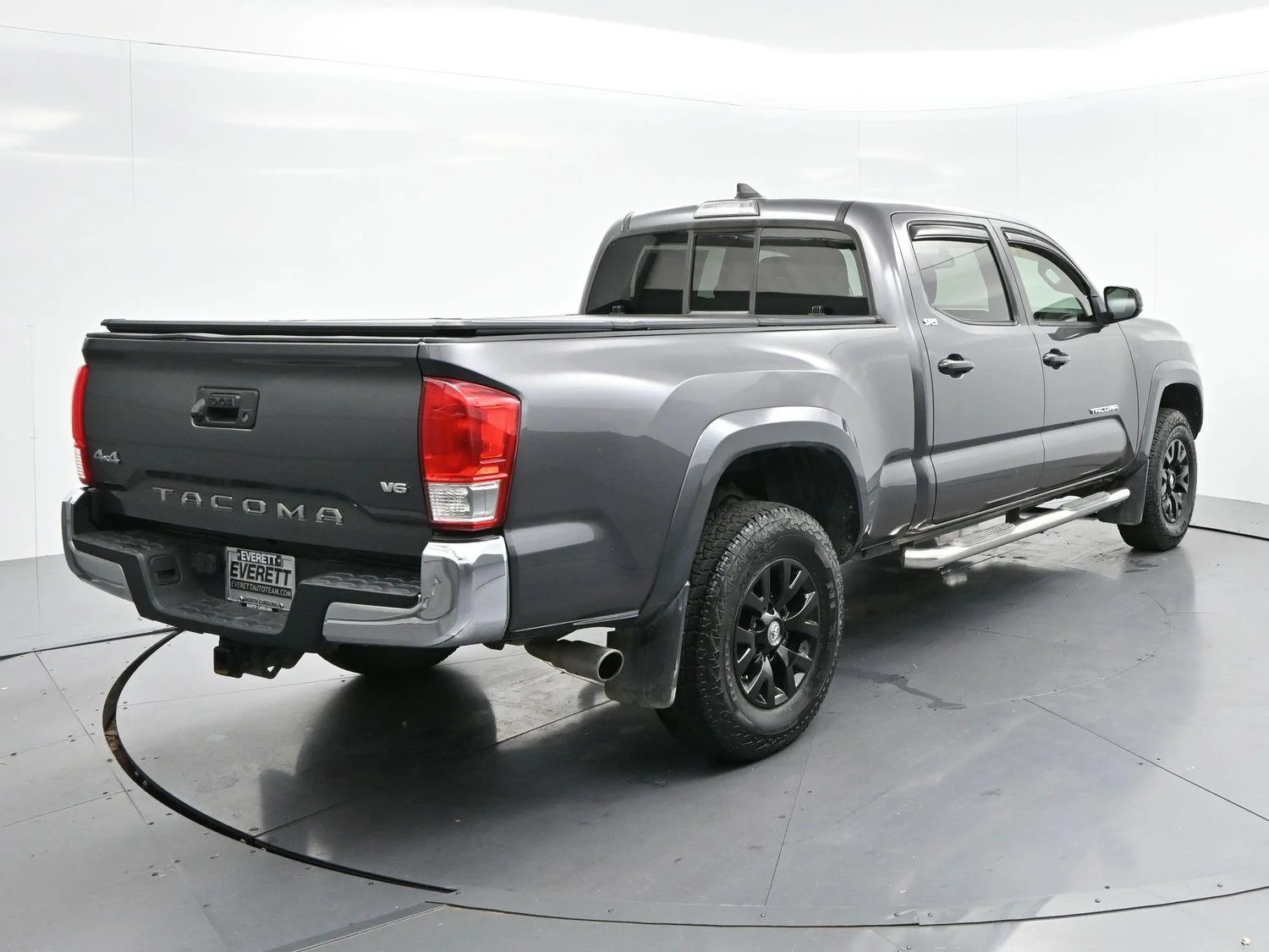 Used 2017 Magnetite Gray Metallic Toyota SR5 image 7