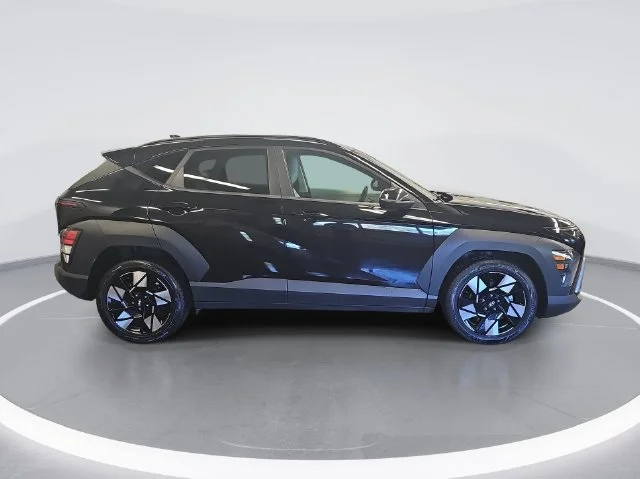 Used 2025 Black Hyundai SEL image 2