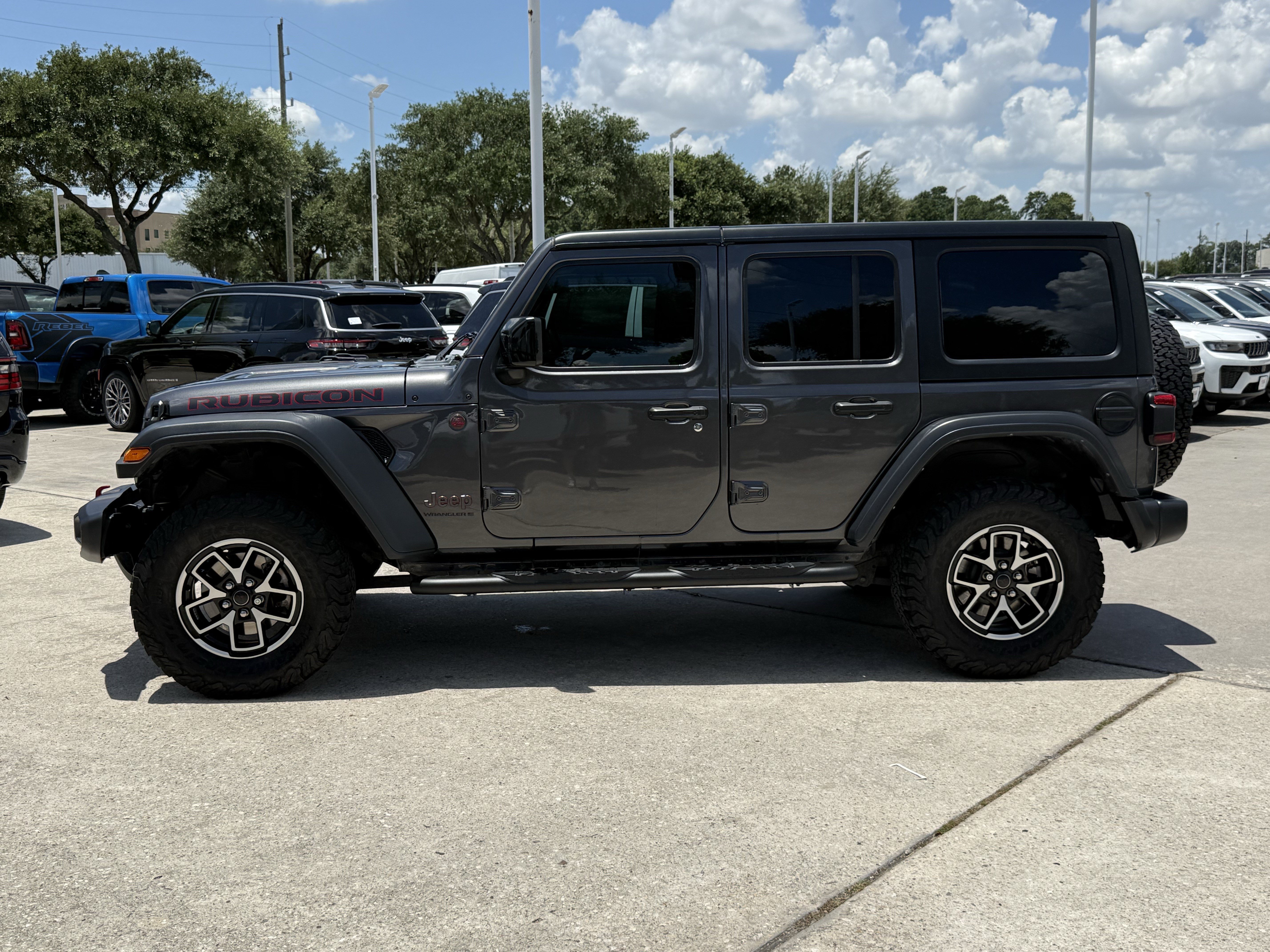 Used 2024 Granite Crystal Metallic Clearcoat Jeep Rubicon image 7