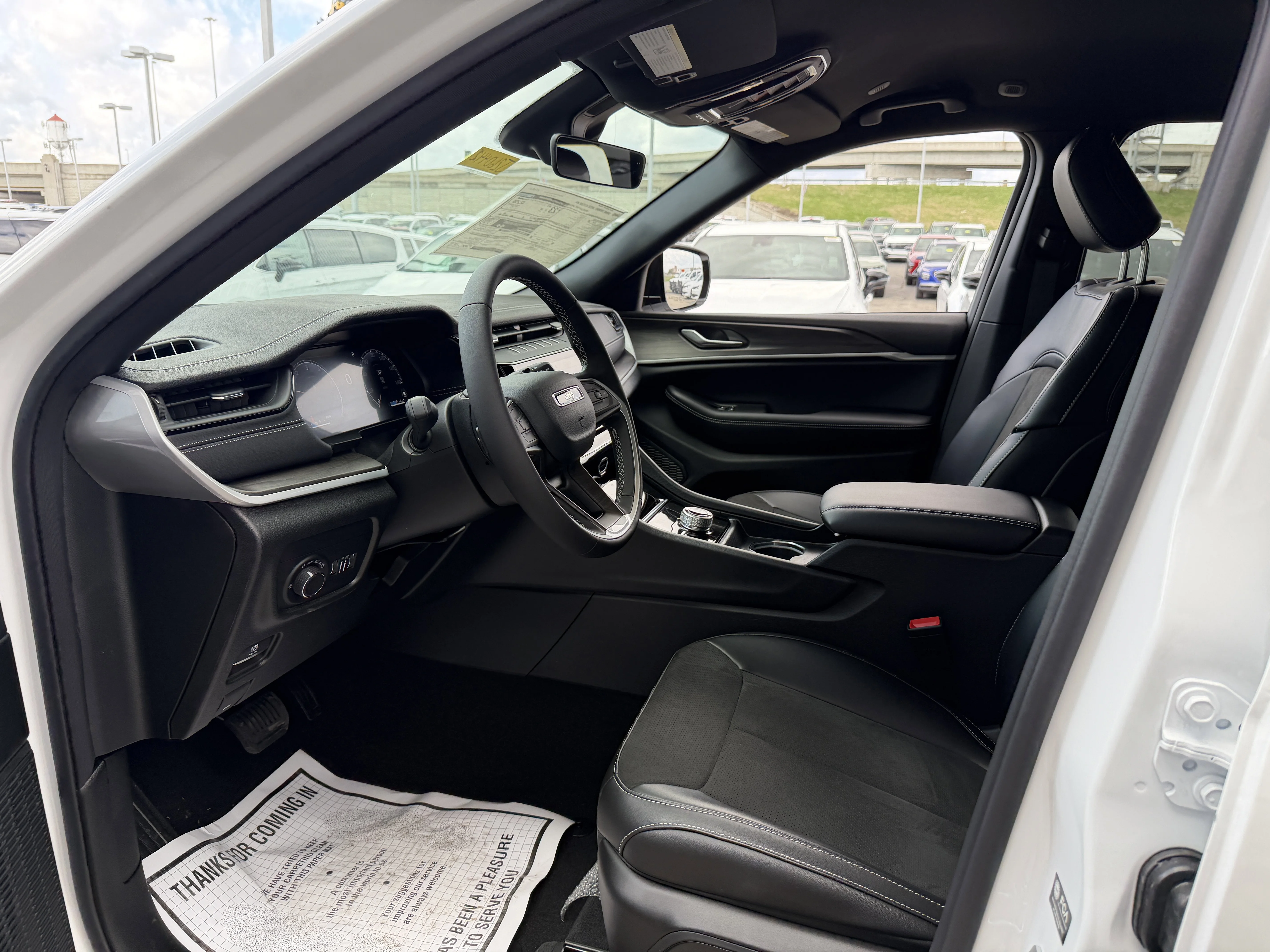 New 2026 Bright White Clear-Coat Exterior Paint Jeep Altitude image 31