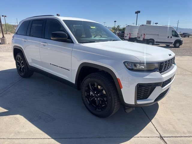New 2026 Bright White Clear-Coat Exterior Paint Jeep Altitude image 6