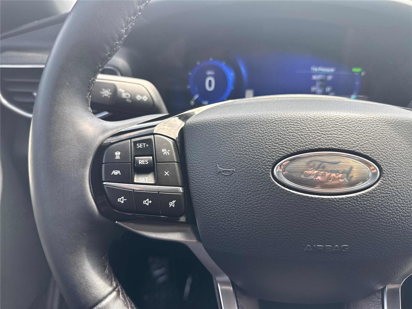 2022 Ford Explorer Platinum - Photo 18