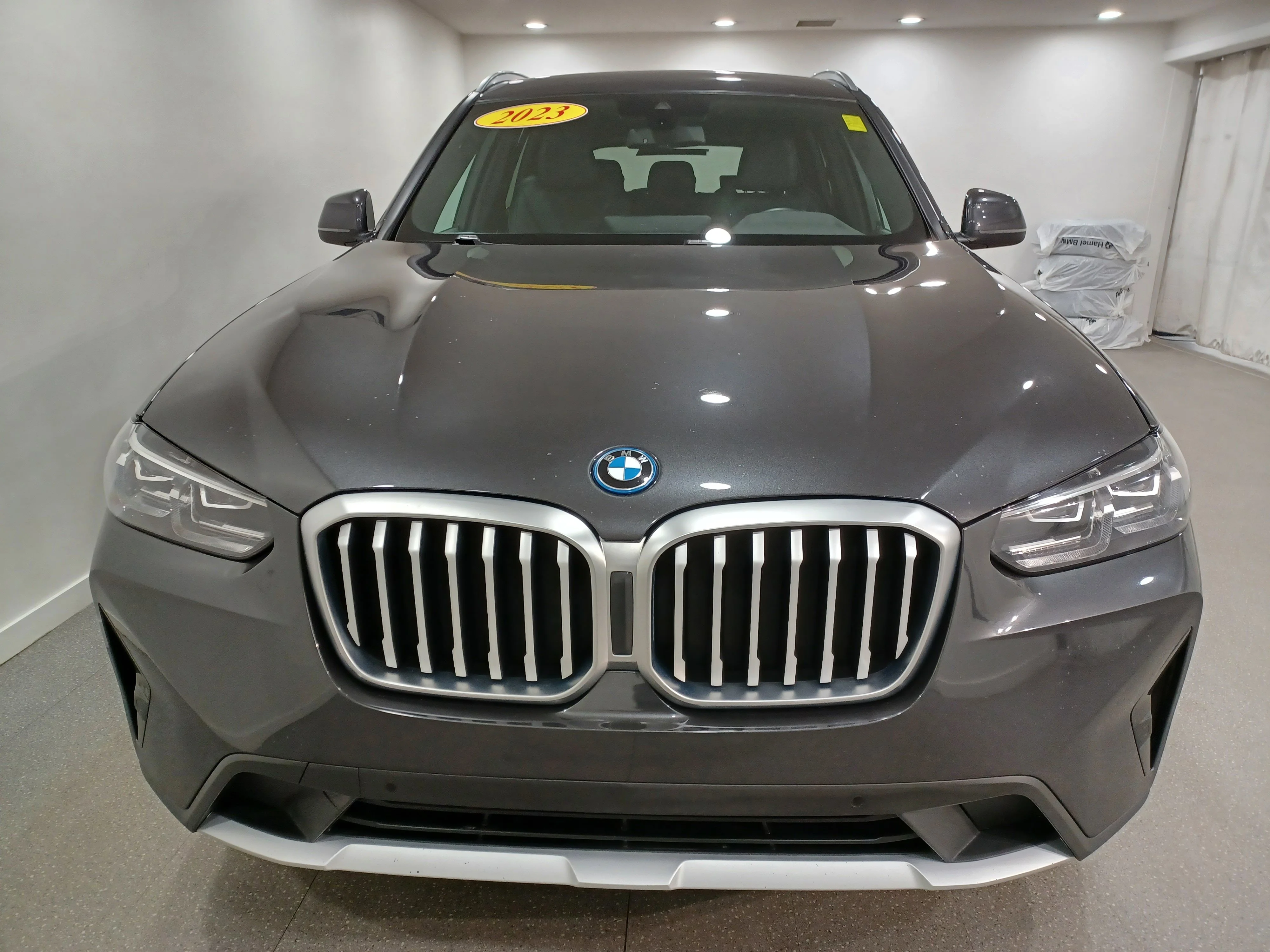 Certified Used 2023 Black Sapphire Metallic BMW xDrive30e Plug-In Hybrid*Nav | Htd Leather | Htd Steering Wheel | Rain Sense Wipers image 3