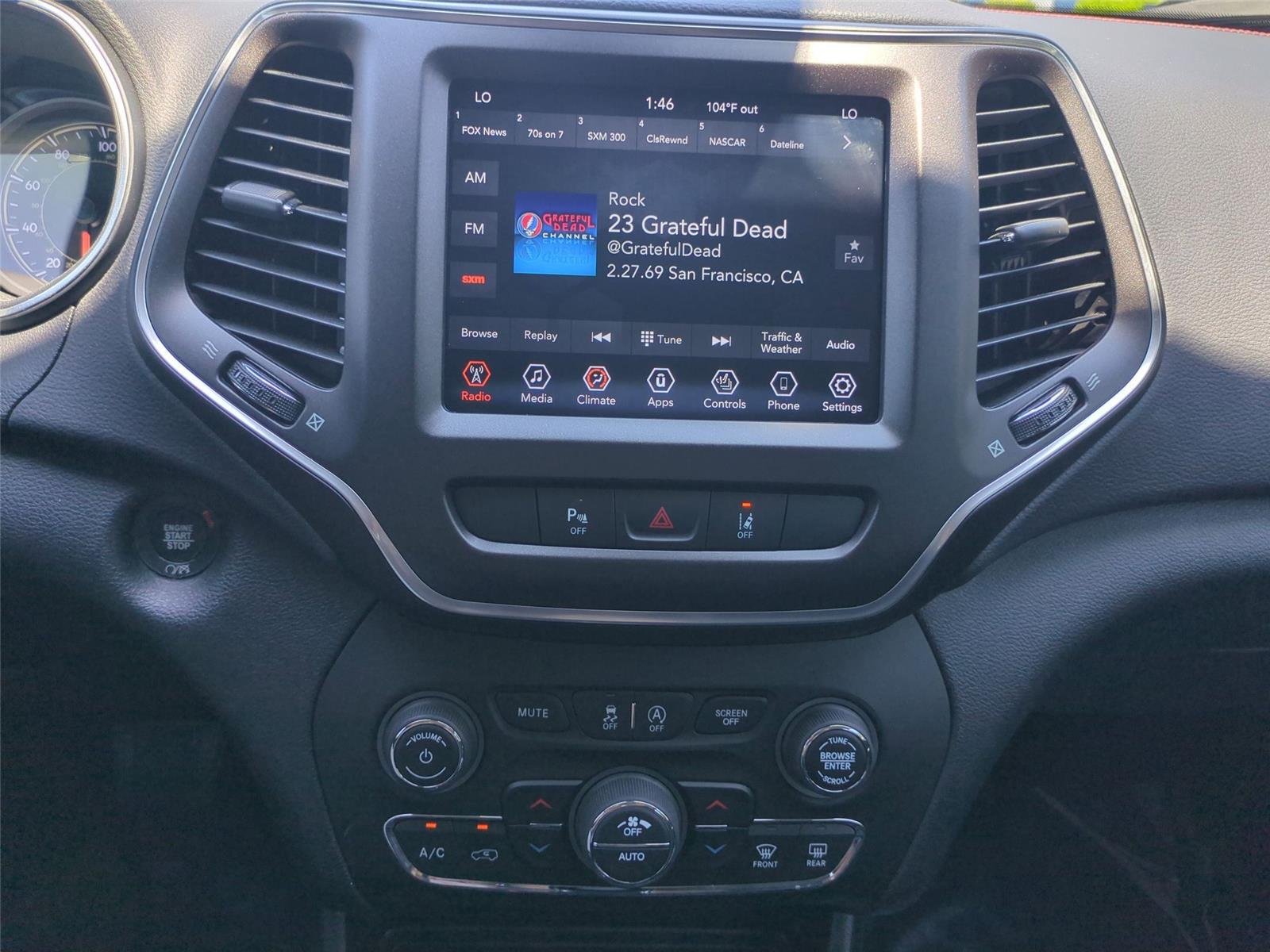 Used 2022 Diamond Black Crystal Pearlcoat Jeep Trailhawk image 24