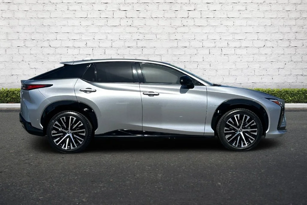 Used 2023 Silver Lexus 450e Luxury image 3