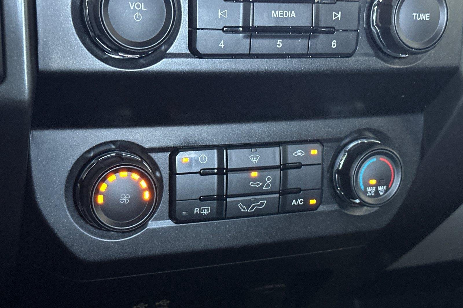 Used 2020 Oxford White Ford XLT image 18