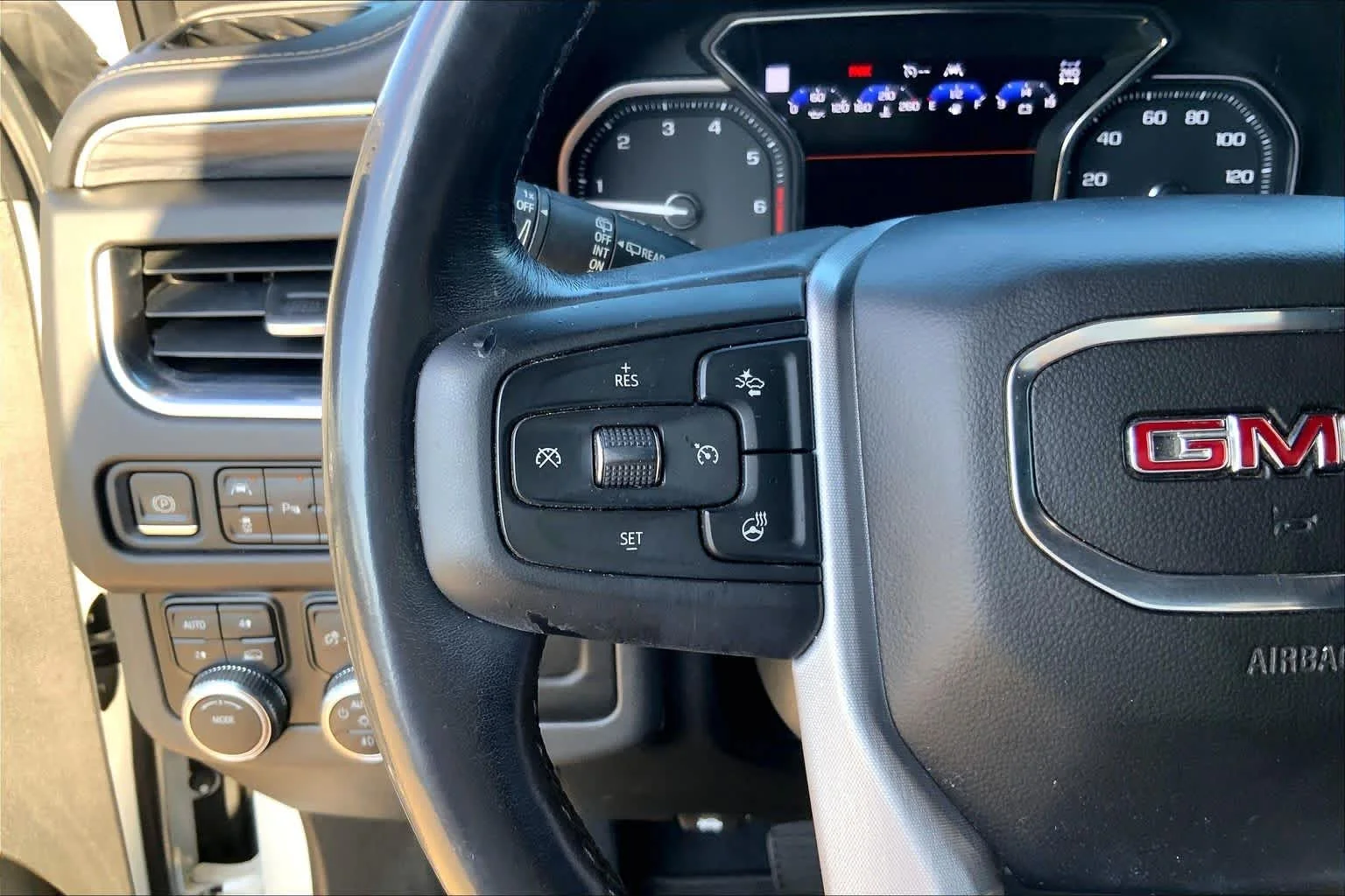 Used 2021 WHITE FROST TRICOAT GMC SLT image 22