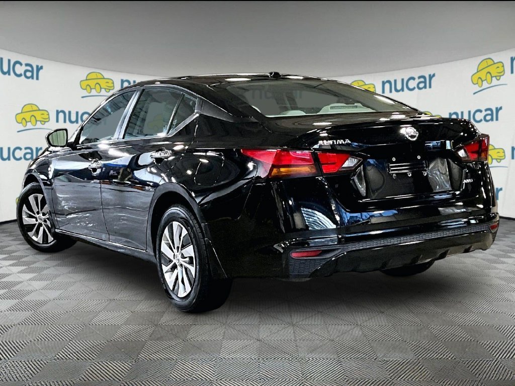 Used 2020 Black Nissan 2.5 S image 4