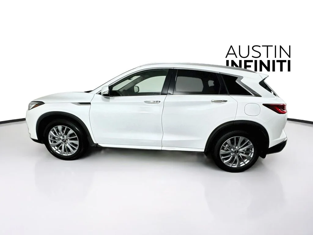 Certified Used 2023 White INFINITI LUXE image 6