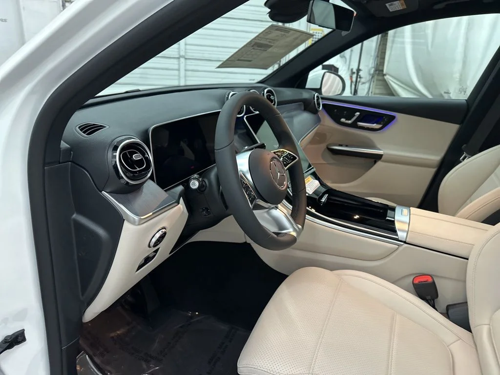 Used 2026 White Mercedes-Benz GLC 300 image 9