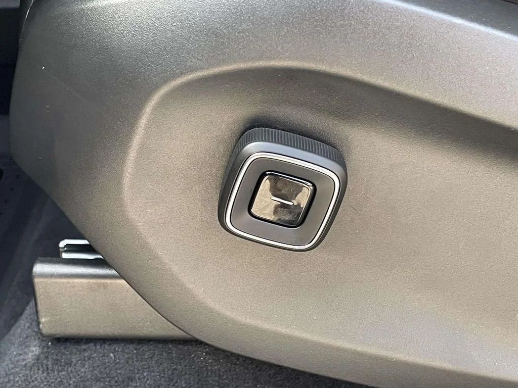 New 2026 Aurora Silver Volvo Ultra image 7