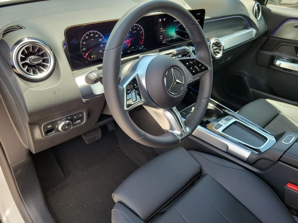 New 2026 Polar White Mercedes-Benz GLB 250 image 22